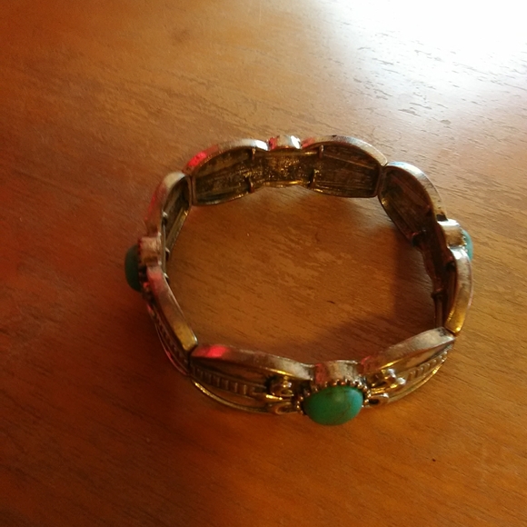 Hand crafted Necklaces anfl bracelet one is made - Picture 1 of 3